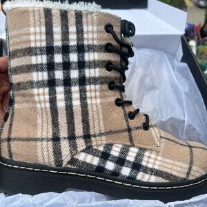 Never worn Torrid women’s boots